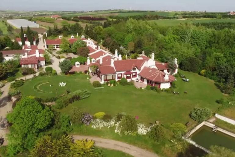 Aşk-ı Memnunun 23 odalı çiftlik evi satışa çıktı... Fiyatı dudak uçuklattı