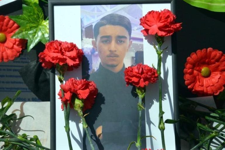 17 yaşındaki Hasan Fransada baltayla katledildi Memleketi yasa boğuldu... Acılı anneden yürek yakan sözler