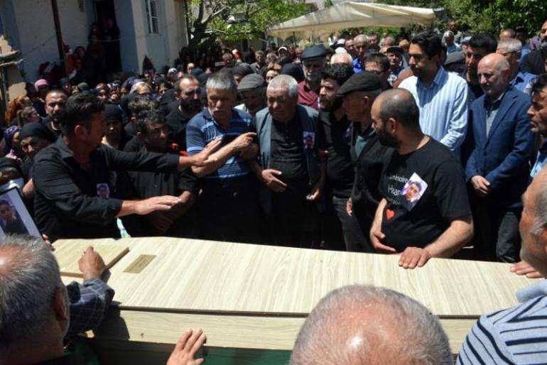 17 yaşındaki Hasan Fransada baltayla katledildi Memleketi yasa boğuldu... Acılı anneden yürek yakan sözler