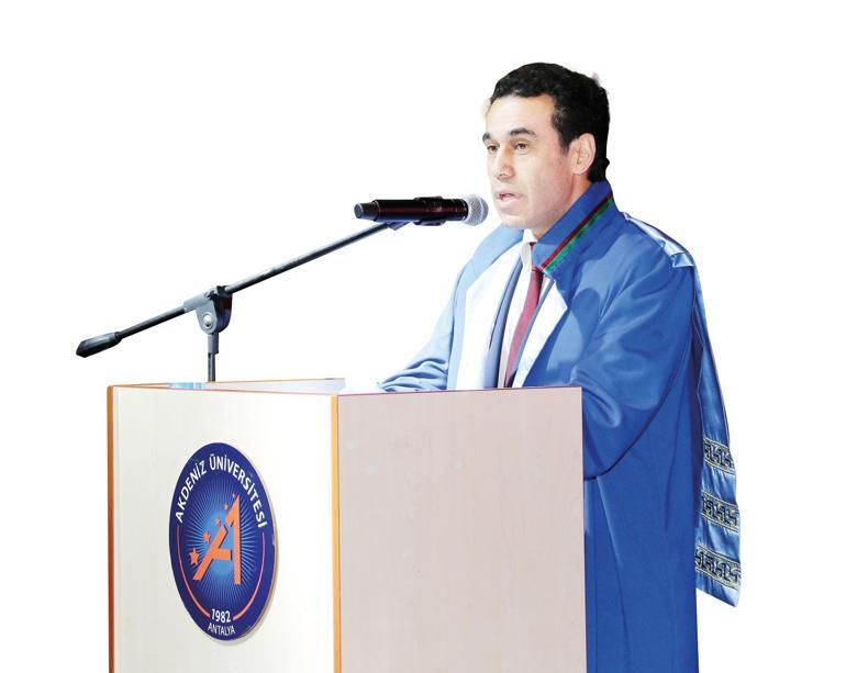 Üniversiteyi de devleti de öğrencileri de kandırdı... Profesör intihal