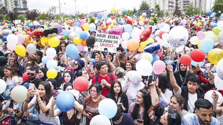 Böyle daha güzelsin Türkiye... Ali Asaf’ın balonları bize iyiliği hatırlattı