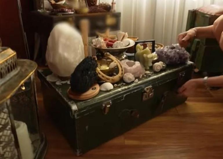 Eski Survivor yarışmacısı mütevazı evinin kapısını açtı