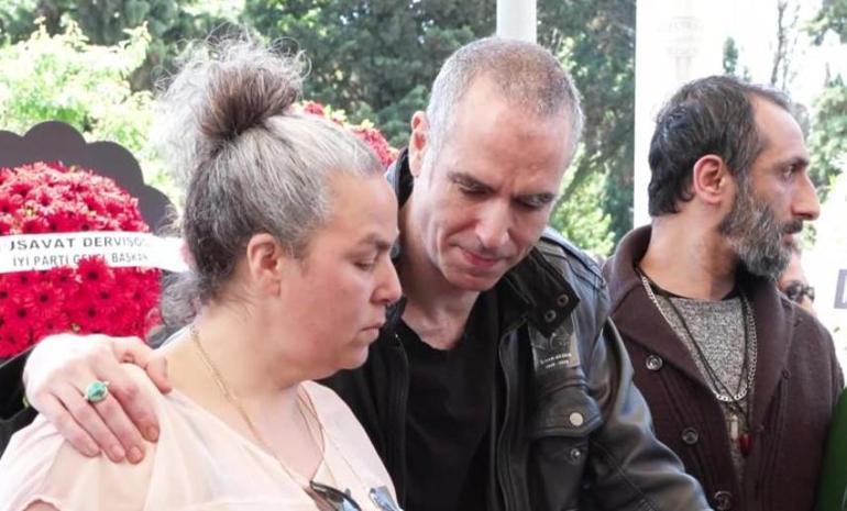 Müziğin Amcası İlhan Şeşene veda... Cenaze asansörde kaldı: İlhan Abi gitmek istemedi