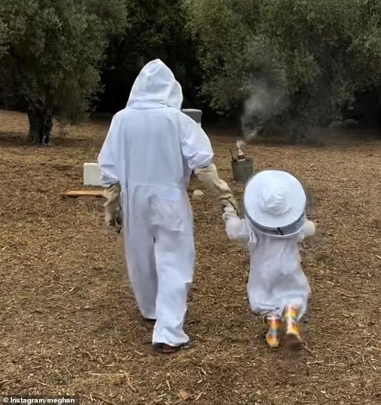 Bir zamanlar saraylarda yaşayan bir prensesti… Şimdi küçük kızıyla peteklerden bal topluyor