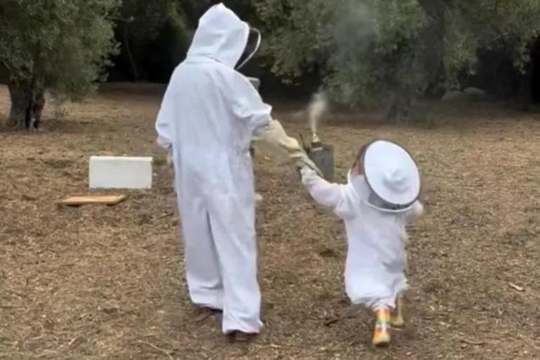 Bir zamanlar saraylarda yaşayan bir prensesti… Şimdi küçük kızıyla peteklerden bal topluyor