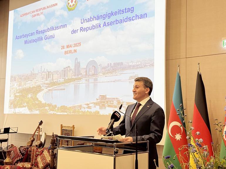 Azerbaycan’ın Bağımsızlık Günü coşkuyla kutlandı