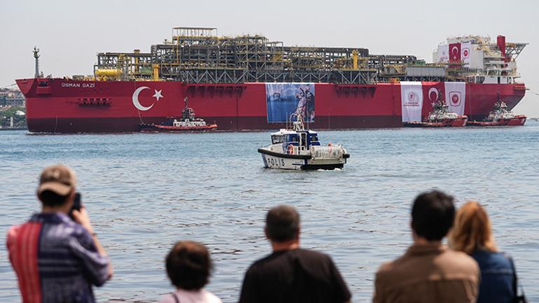 Osman Gazi İstanbul Boğazından geçiyor