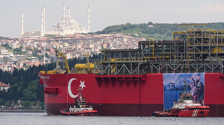 Osman Gazi İstanbul Boğazından geçiyor