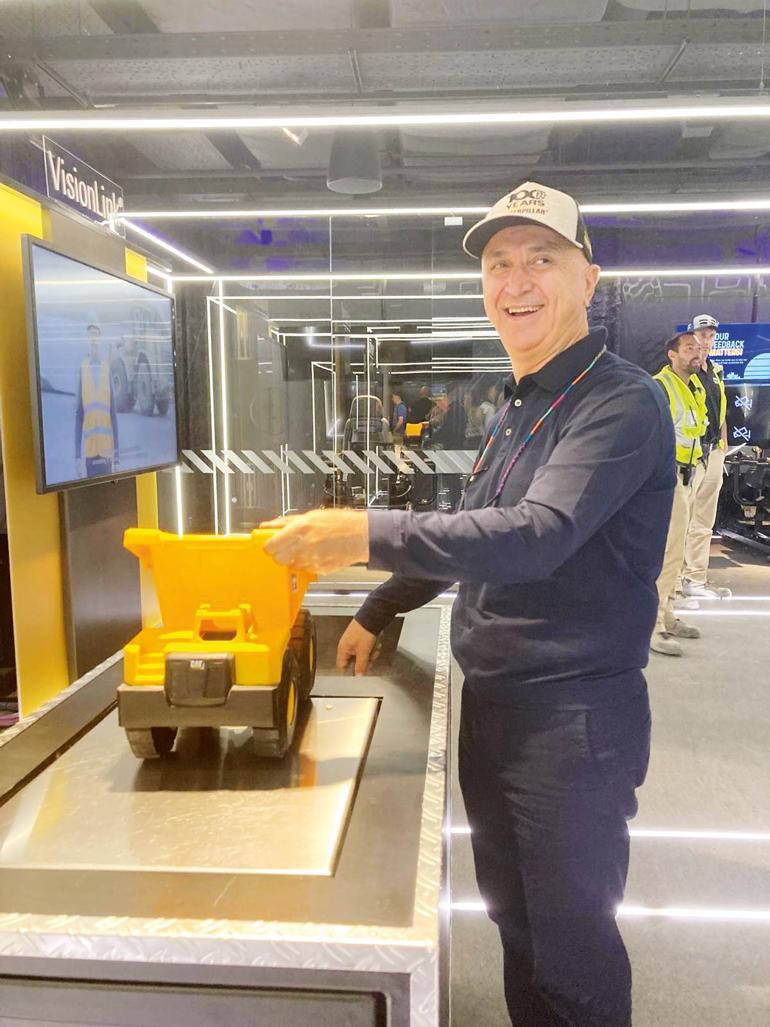 Çöpteki dozeri ‘sıfırladı’ Harvard’a girdi