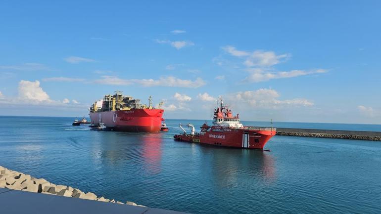Türkiyenin ilk yüzer doğal gaz üretim platformu Osman Gazi Filyos Limanında