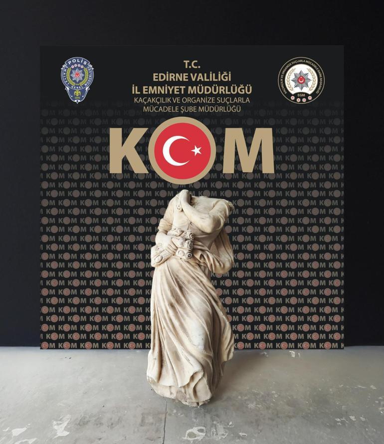 Edirnede otomobilin bagajında tarihi eser ele geçirdi