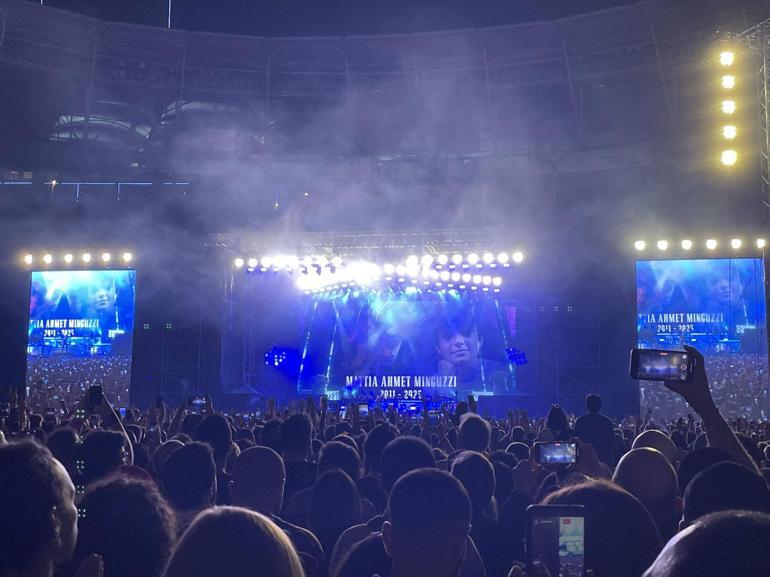 Guns N Roses, İstanbul konserinde Mattia Ahmet Minguzziye şarkı armağan etti