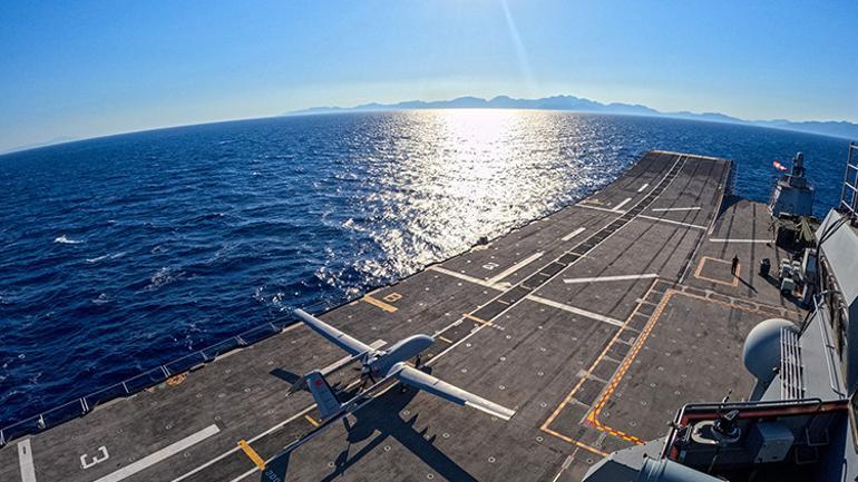 Bayraktar TB3 TCG Anadolu gemisinde 100 sortiyi tamamladı