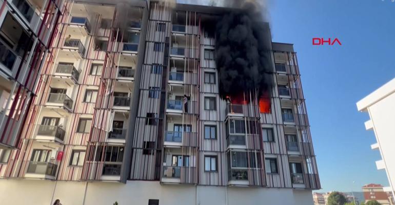  10 kişi hastanelik oldu | Balkon korkuluklarında ve pencerelerde yardım beklediler