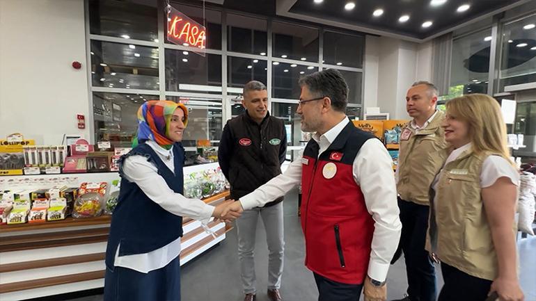 Bakan Yumaklı şoför koltuğuna geçip denetime çıktı