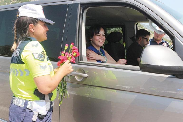 Tatilci akını başladı Bodrum’a 24 saatte 50 bin araç girdi