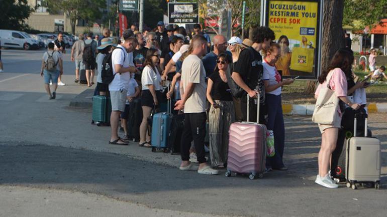 Kapıda vize uygulamasına yoğun ilgi Kuyruğun sonu görünmüyor