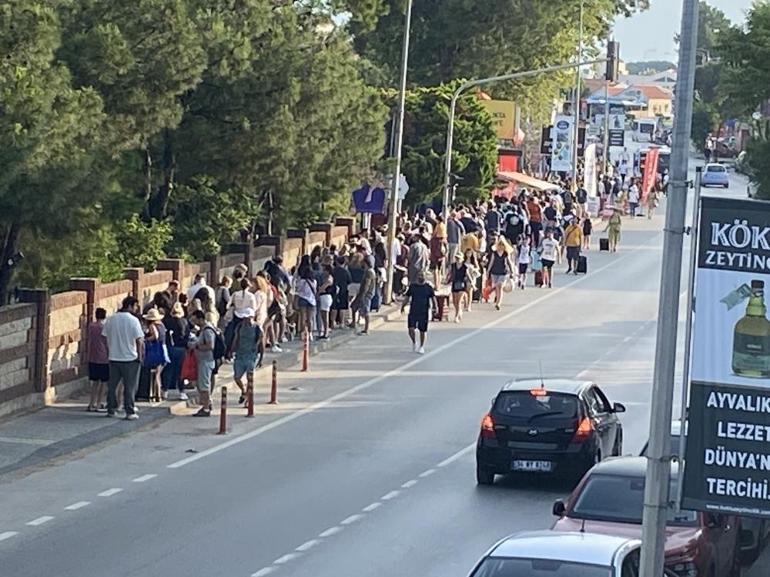 Kapıda vize uygulamasına yoğun ilgi Kuyruğun sonu görünmüyor