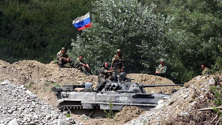 Rusya, Ukraynaya karşı kara harekatı başlattı: Rus ordusu doğudaki kritik bölgeyi ele geçirmek için saldırıya geçti