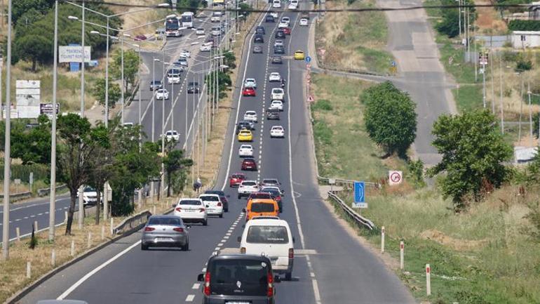 Tatilcilerin dönüş çilesi başladı Trafikte yoğunluk yaşanıyor