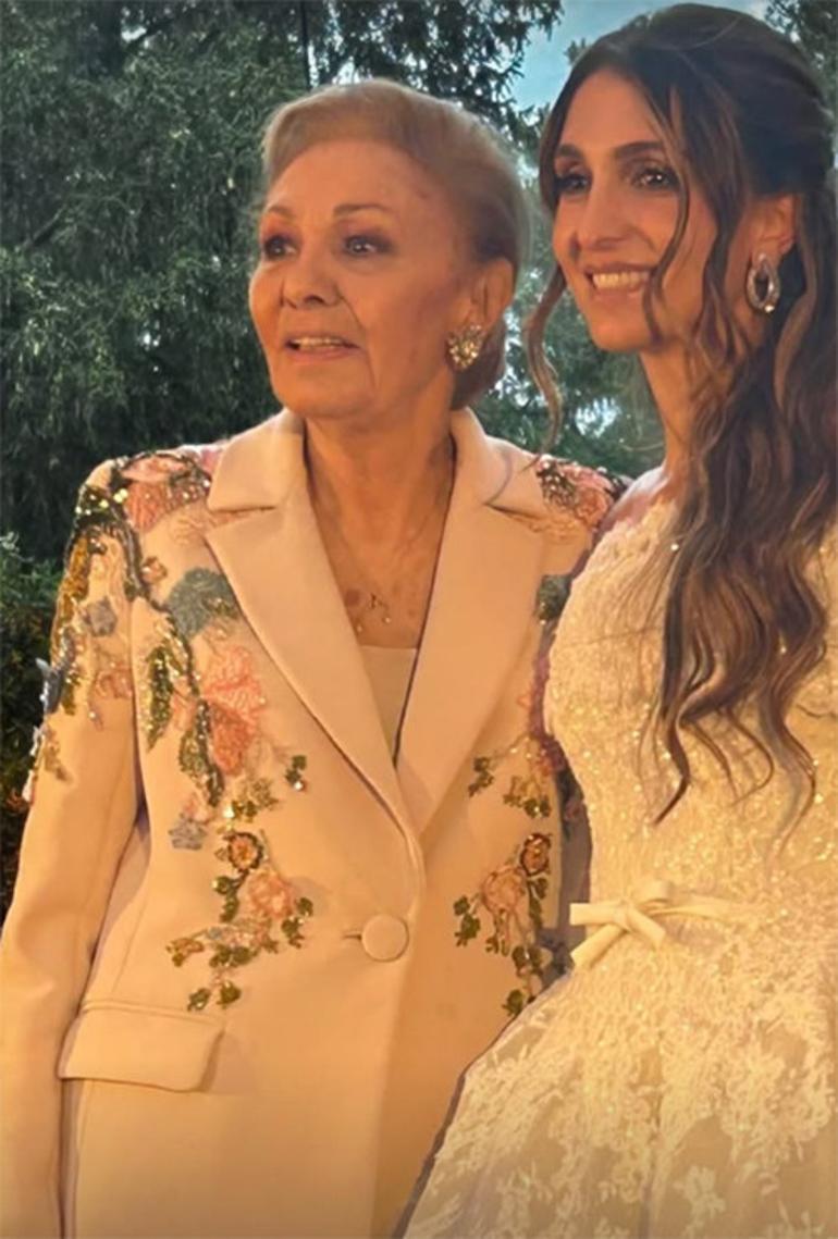 Toprağa verdiği kocasını ve iki genç evladını o gece bir başka özledi... Keşke siz de görebilseydiniz... Torununu gelin etti