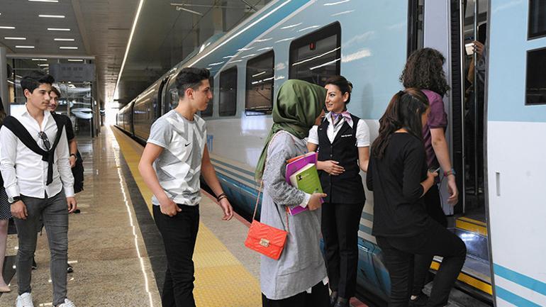 Bayramda Türkiyedeki araçların yarısı yola çıktı