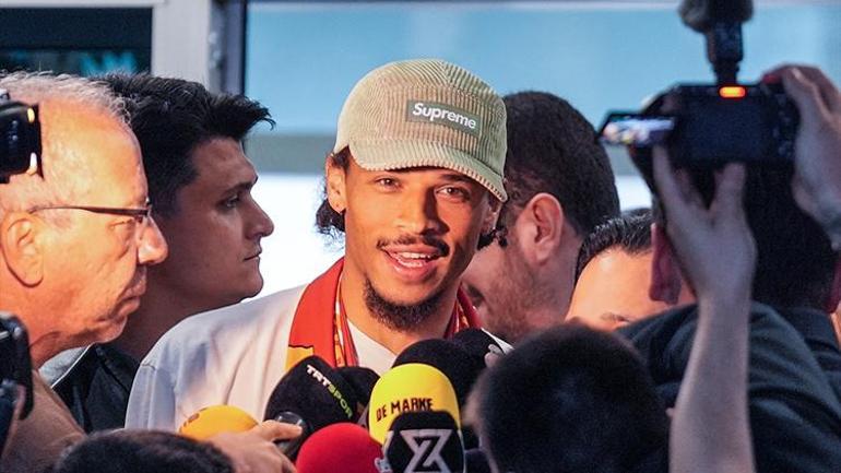 Leroy Sane resmen Galatasarayda Dün gece İstanbula geldi, uçağını 1 milyon kişi canlı izledi