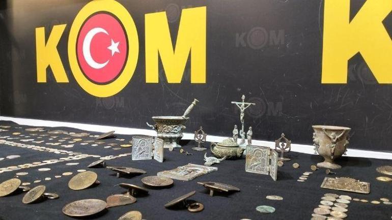 Yurt dışına kaçırmak istenen 1624 sikke ve 126 tarihi eser ele geçirildi