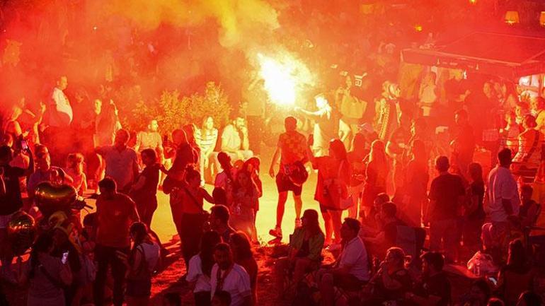 Göztepe taraftarları, 100üncü yılını kutladı