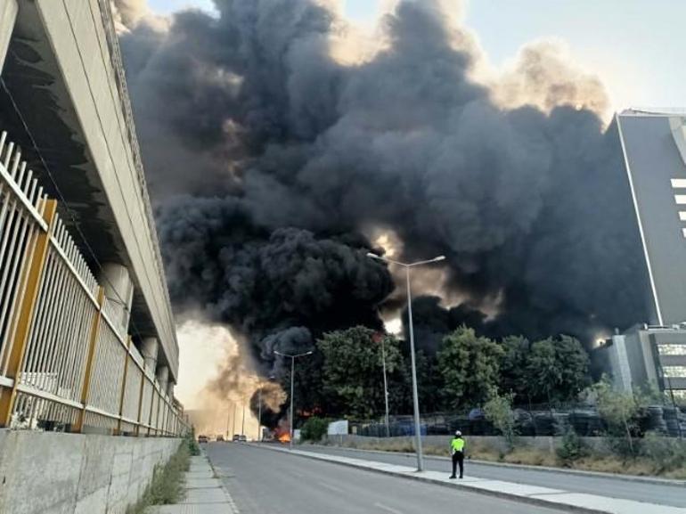 Fabrikada çıkan yangın özel hastaneye sıçradı