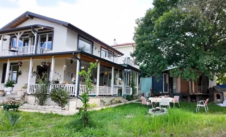 Ünlü oyuncu İstanbulu terk edip köyüne döndü... Artık sıfırdan inşa ettiği bu evde yaşıyor