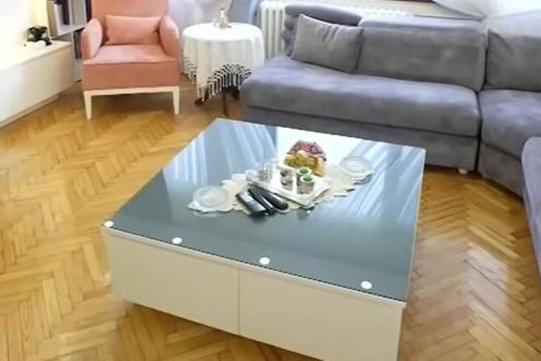 2000li yıllara şarkılarıyla damga vurmuştu... Gösterişten uzak bu evde yaşıyor