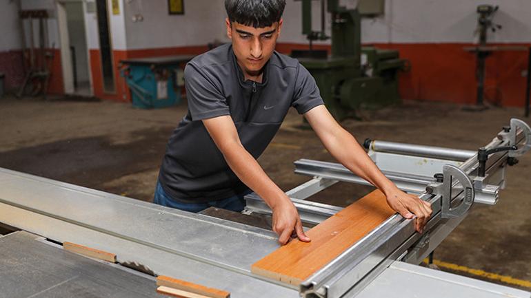 Diyarbakırdaki 16 lise adeta para basıyor