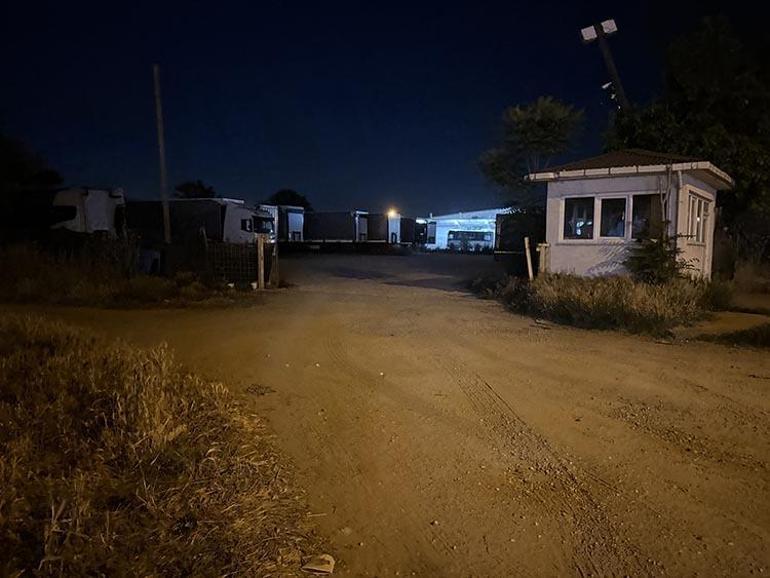  Muhtar ve belediye ekibini iş yerine kilitlediler