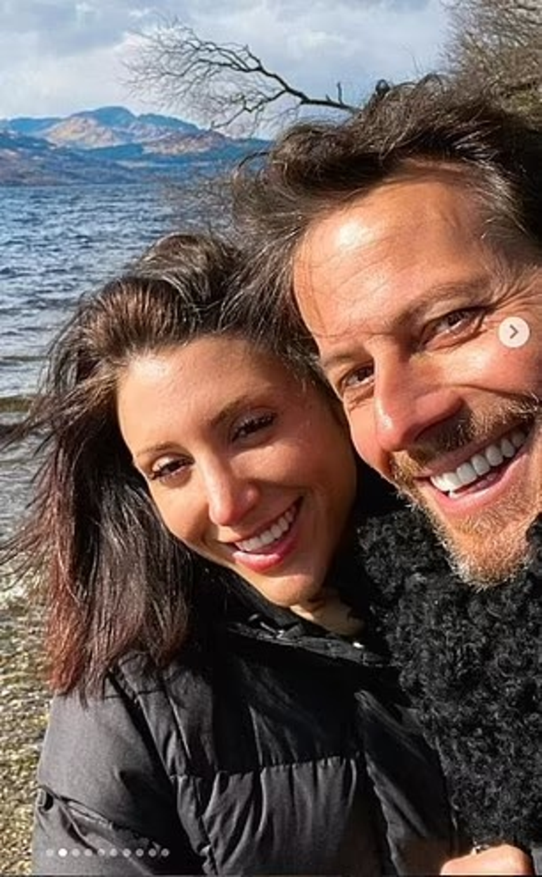 Kendi iki kızıyla sokaklara düşmek üzere eski kocası yeniden baba olacak… Ünlü oyuncu öfkeden deliye döndü