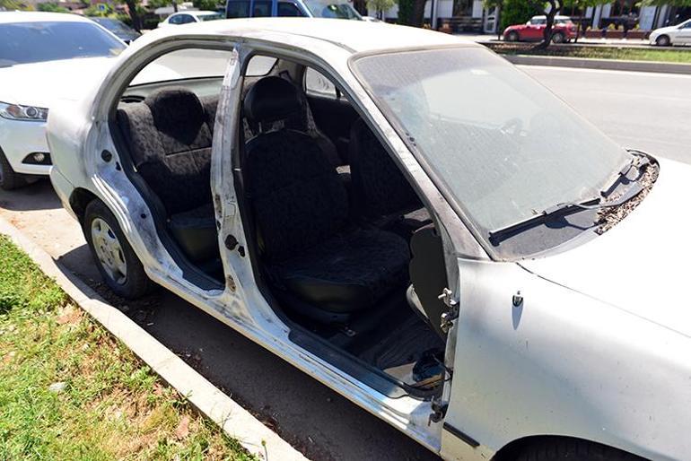 Adanada ilginç olay Otomobilin kapılarını çalıp kendi aracına taktı