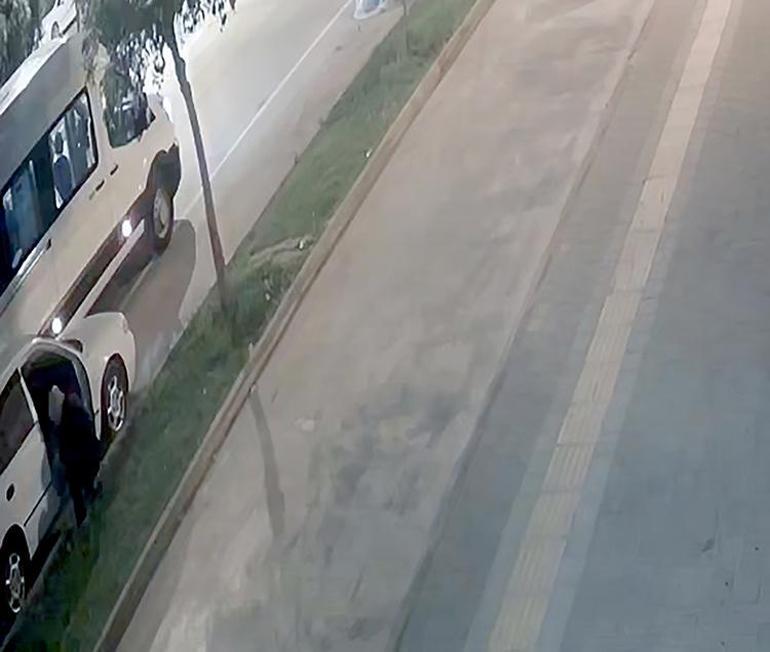 Adanada ilginç olay Otomobilin kapılarını çalıp kendi aracına taktı