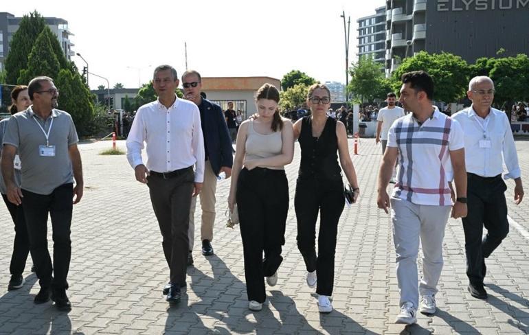 Ferdi Zeyrek’in kızı sınava Özgür Özel ile geldi