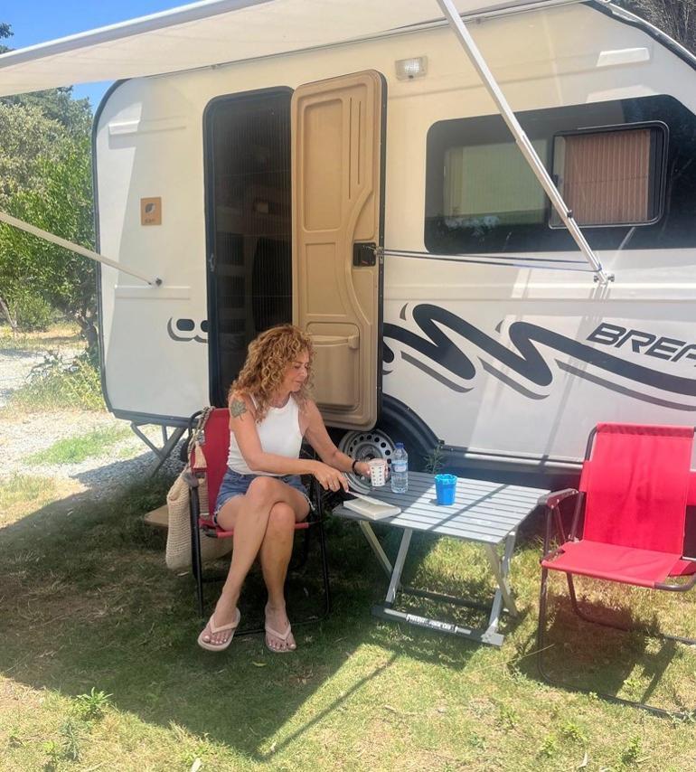 Ünlü oyuncu karavan tatilinde... 5 yıldızlı otel yerine kamp