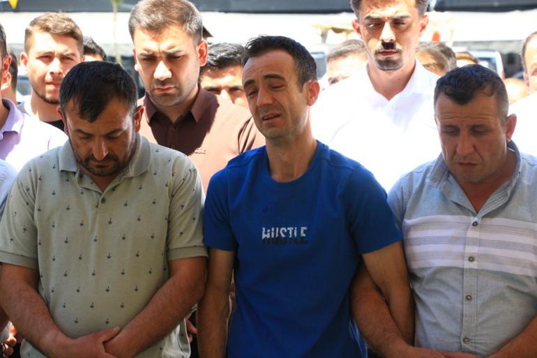  3 yaşındaki oğlunun tabutuna sarılıp gözyaşlarına boğuldu