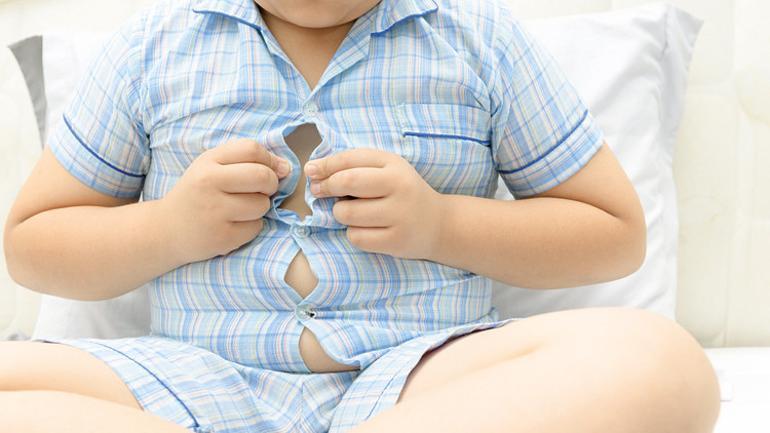 Obez ailenin çocuğu da obez oluyor