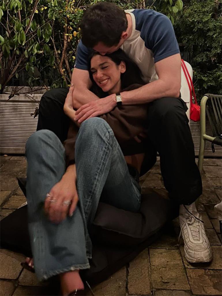 Film sahnesi değil gerçek: Aşk ateşine yandılar