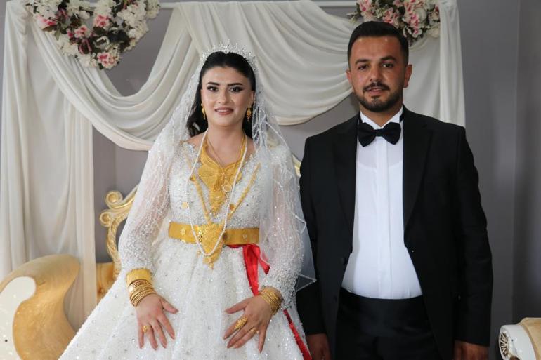 14 kişi saya saya bitiremedi Vandaki düğünde milyonlar havada uçtu