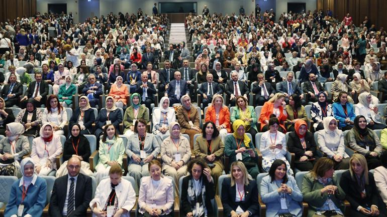 Cumhurbaşkanı Erdoğandan Özgür Özele çok sert karikatür tepkisi: Müptezellere avukatlık yaptı