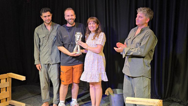 Art Theatre’ın 5. yıl kutlamaları kapsamında Ada oyunu sahnelendi