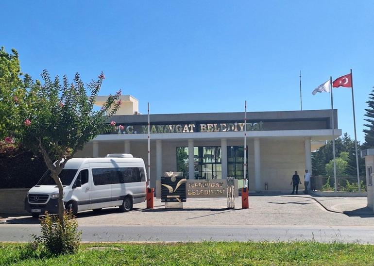 Son dakika... Antalya Manavgat Belediyesine yolsuzluk soruşturması: Başkan Niyazi Nefi Kara gözaltına alındı Suçüstü operasyon kamerada