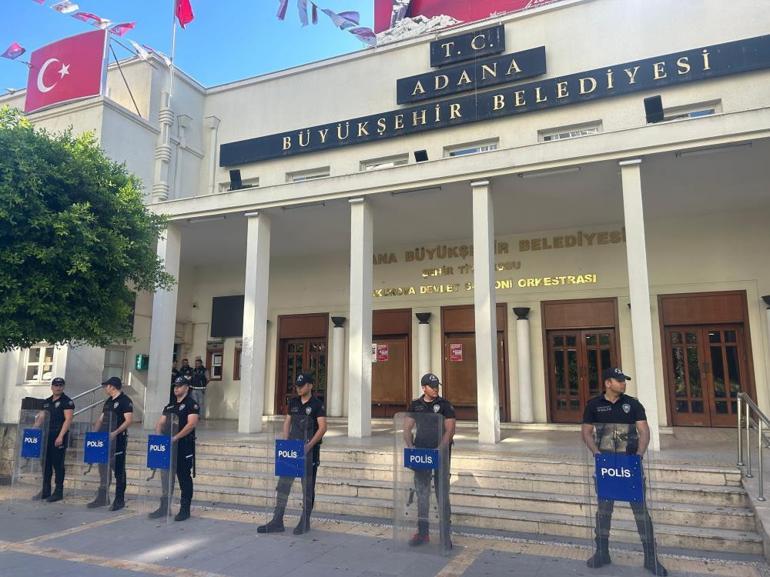 Son dakika... Adana Büyükşehir Belediye Başkanı Zeydan Karalar, Adıyaman Belediye Başkanı Abdurrahman Tutdere ve Antalya Büyükşehir Belediye Başkanı Muhittin Böcek gözaltına alındı