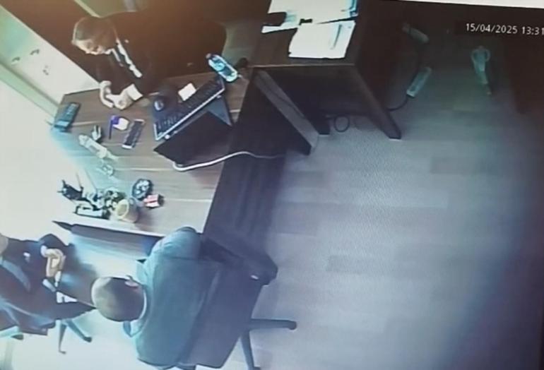 Beylikduzu'nde 18 Vergi Müfettişleri, kamerada kırıldı