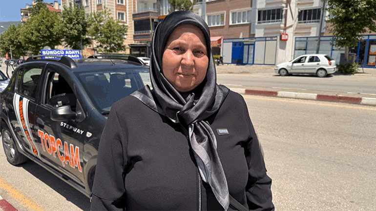 55 yaşındaki kadın 2 dosya yaktı pes etmedi... 12. sınavda ehliyetini aldı