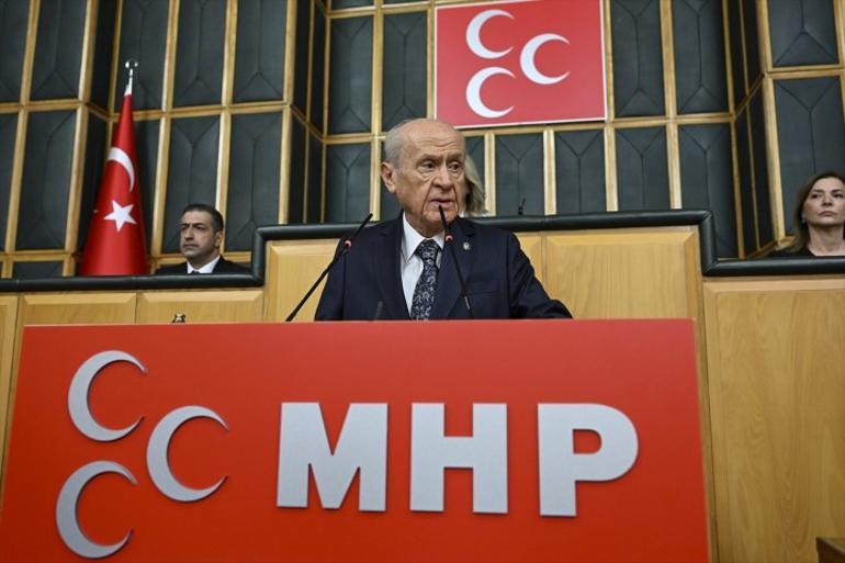 MHP Genel Başkanı Bahçeliden Özgür Özele sert tepki: Sokak sokak gez de görelim